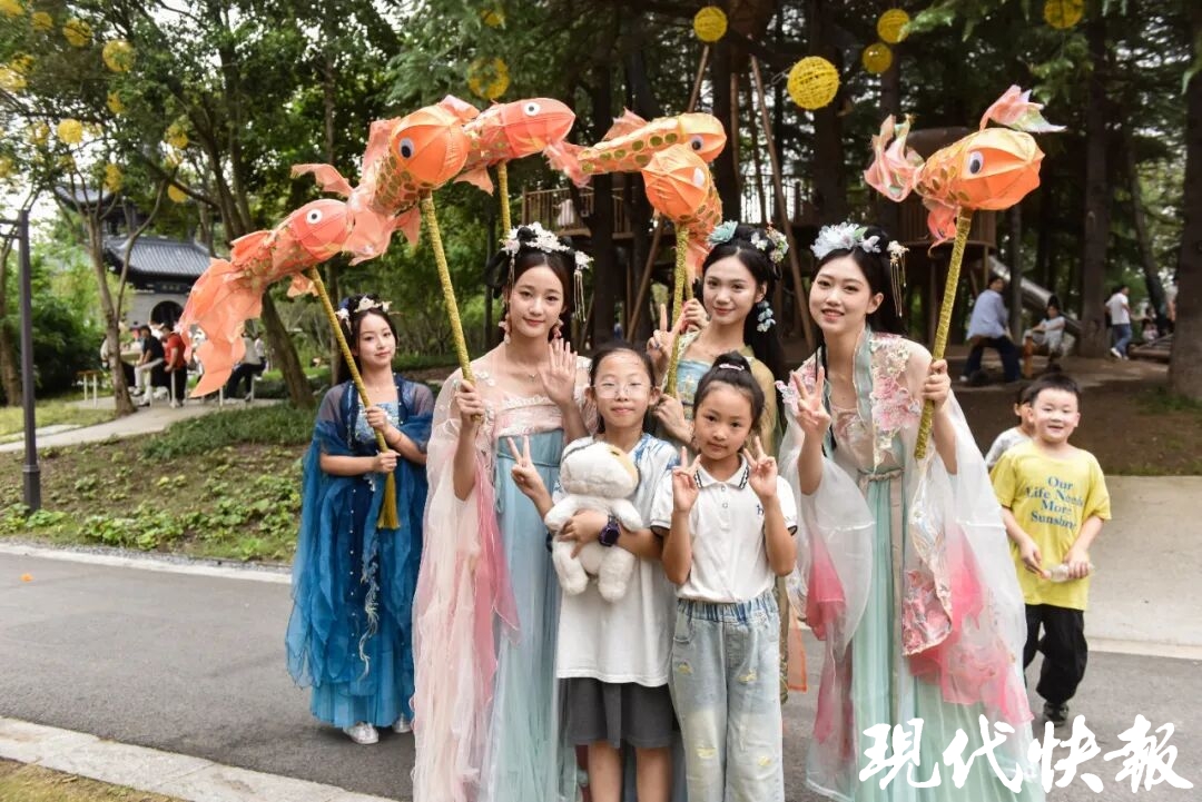 古装NPC与游客互动