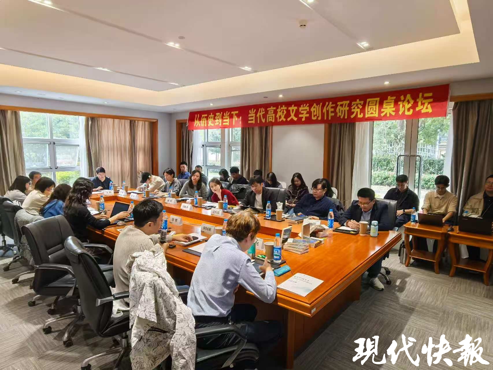 “从历史到当下”当代高校文学创作论坛现场